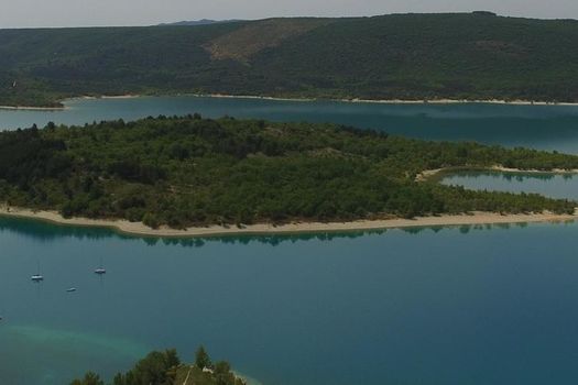 Lac de Ste Croix : la piste de Garuby Fermée